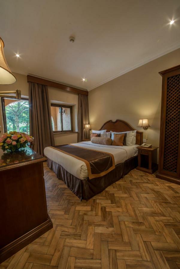 Speke Hotel Kampala Buitenkant foto